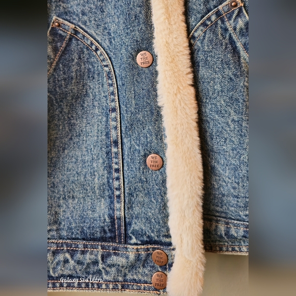 FREE PEOPLE Denim Jacket with Faux Fur Collar! Size Medium Excellent condition - Picture 3 of 10